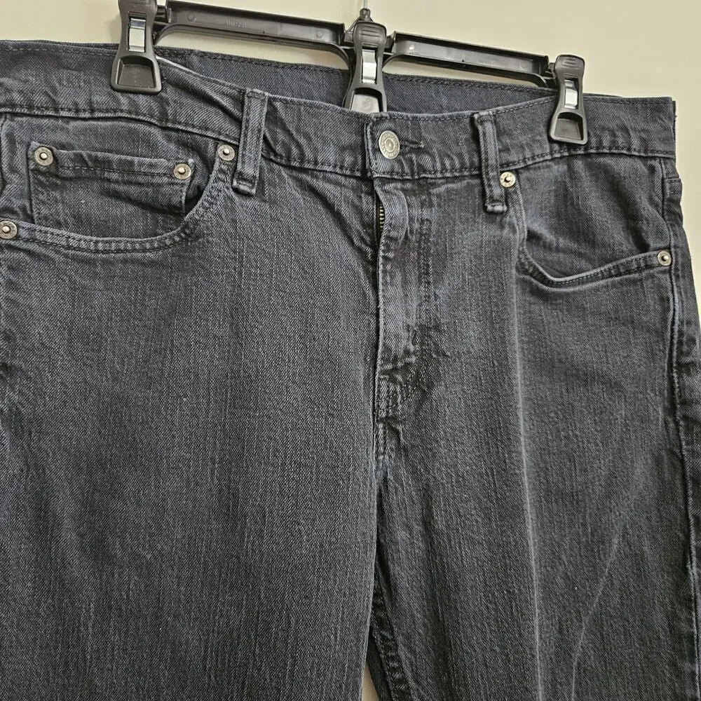 Levi's Men's Regular Fit Jean, 33Wx32L measures 31.5 Black VGUC